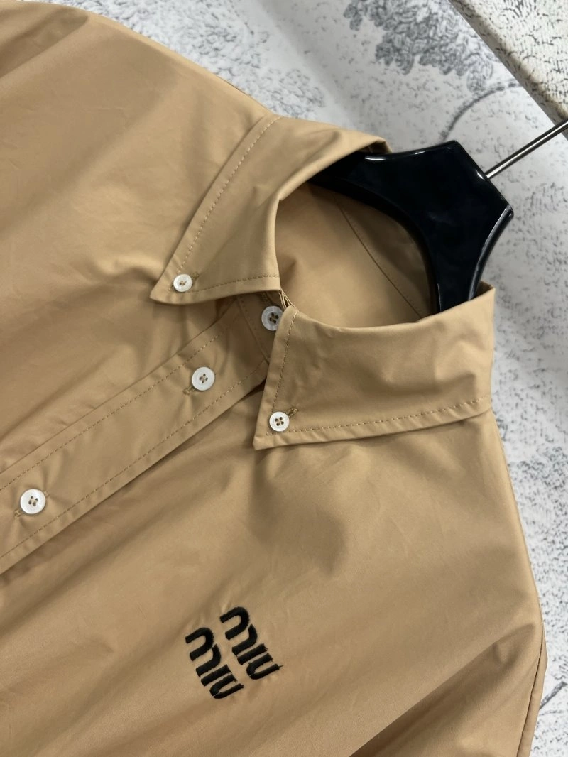 Miu Miu T-Shirts Trendsetting 148418