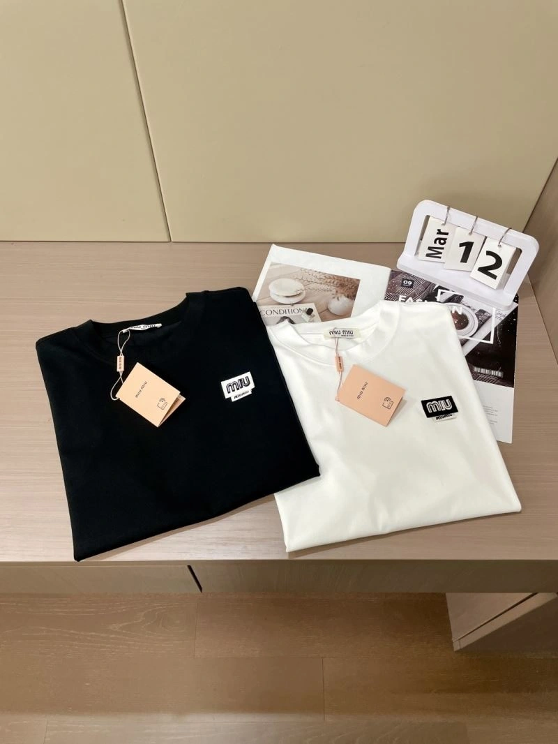 Sporty Miu Miu T-Shirts 160239