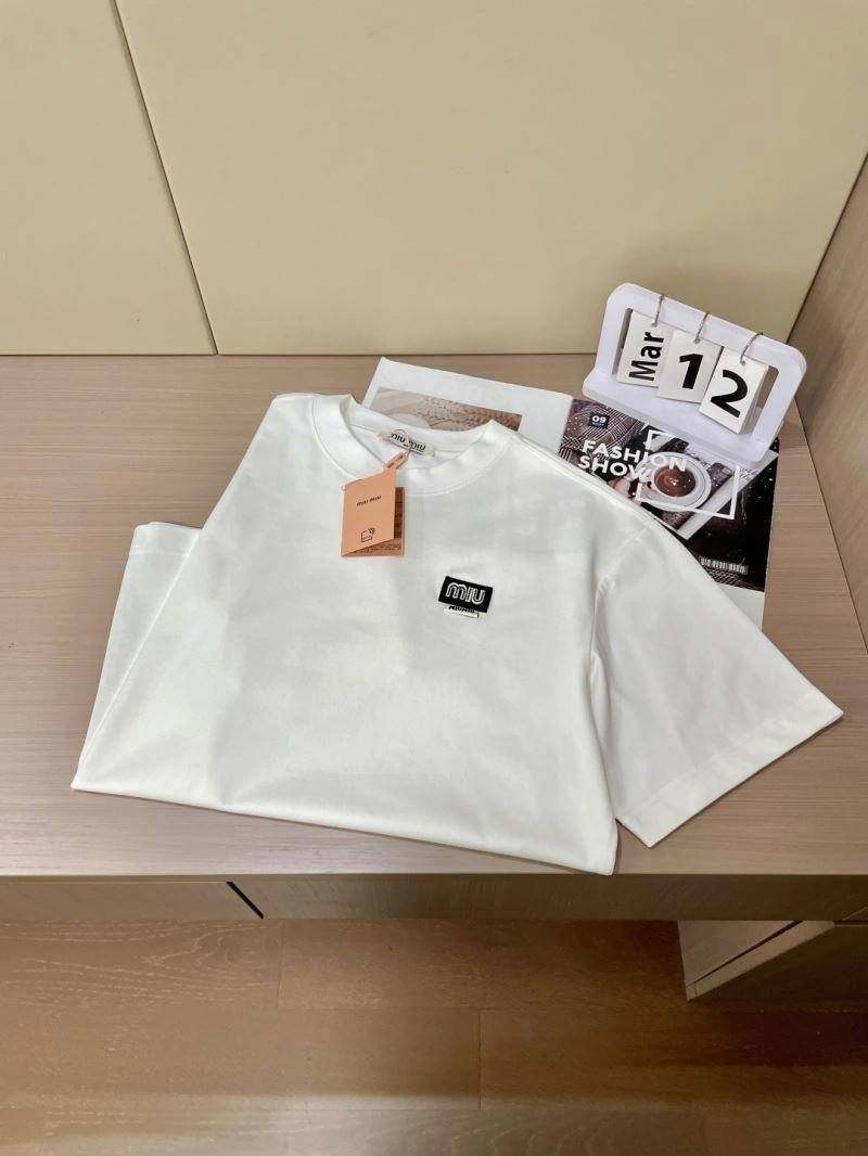 Sporty Miu Miu T-Shirts 160239