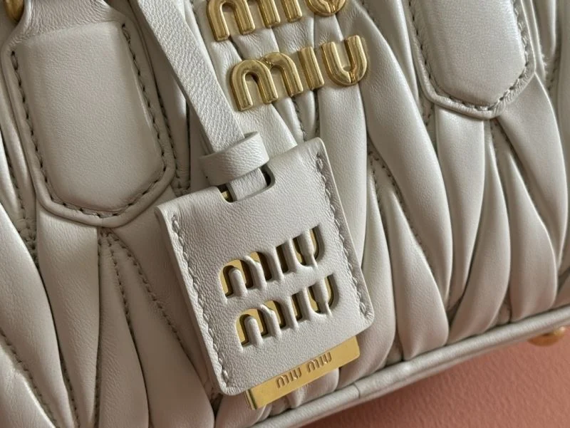 Snug Miu Miu Top Handle Bags 49053