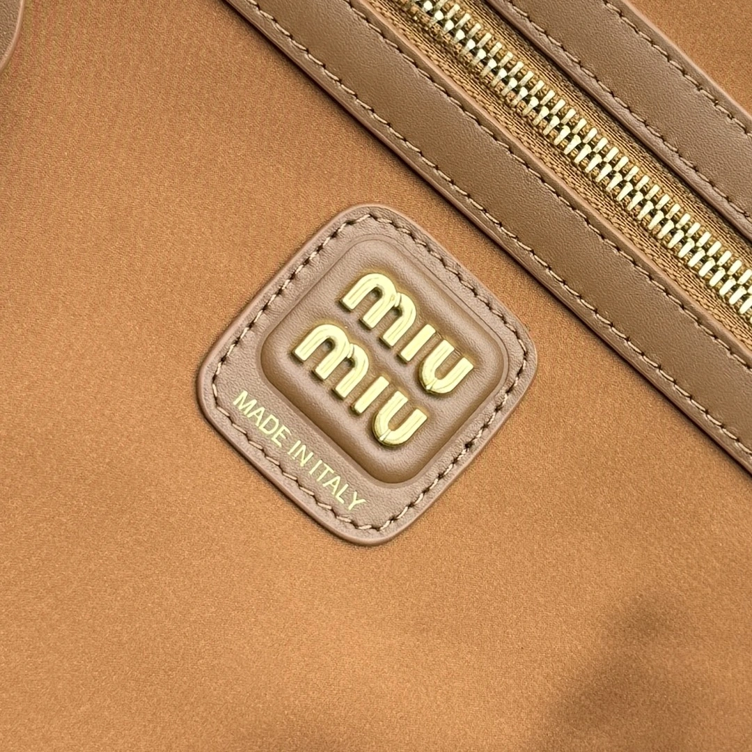 Miu Miu Top Handle Bags FreshLook 69505