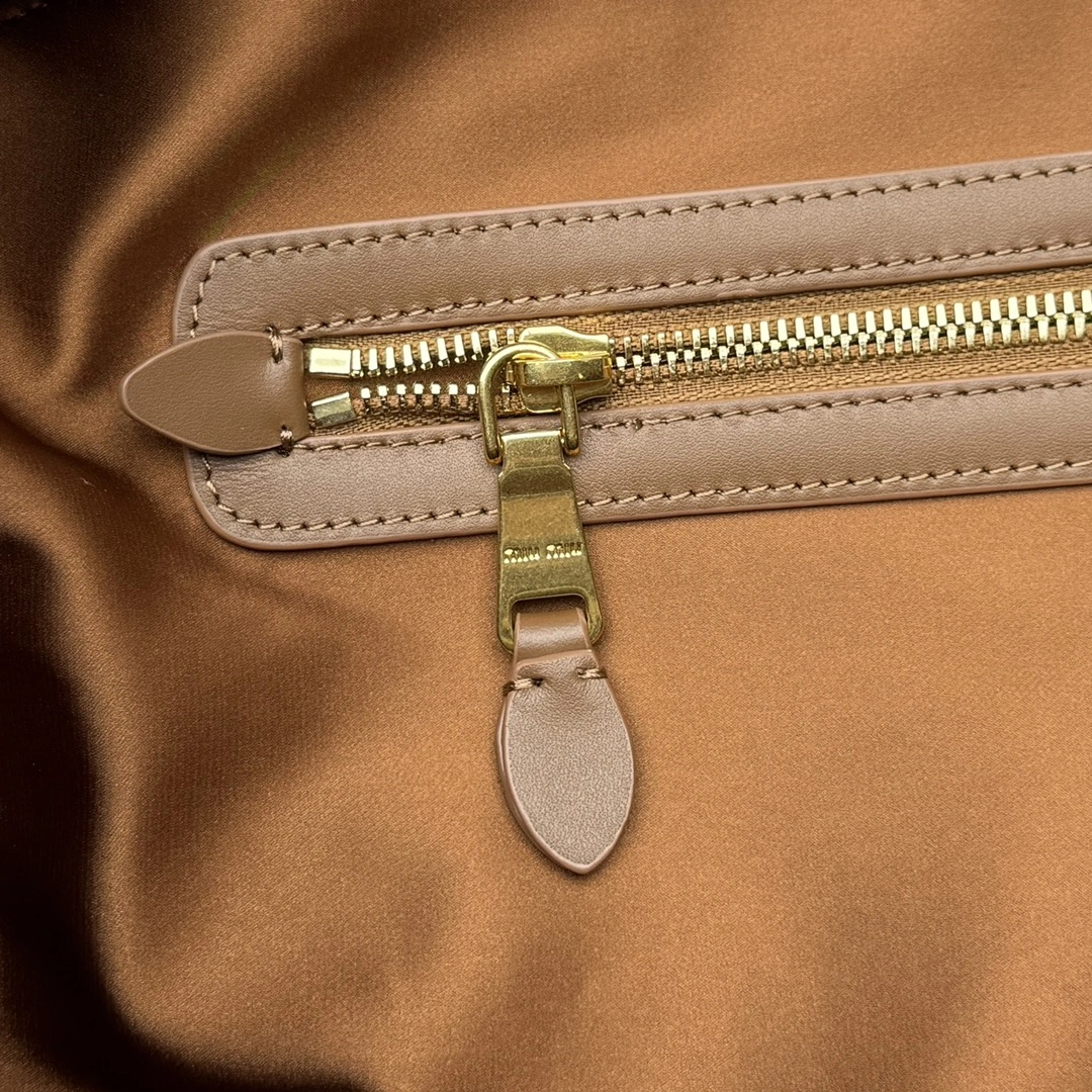 Miu Miu Top Handle Bags FreshLook 69505