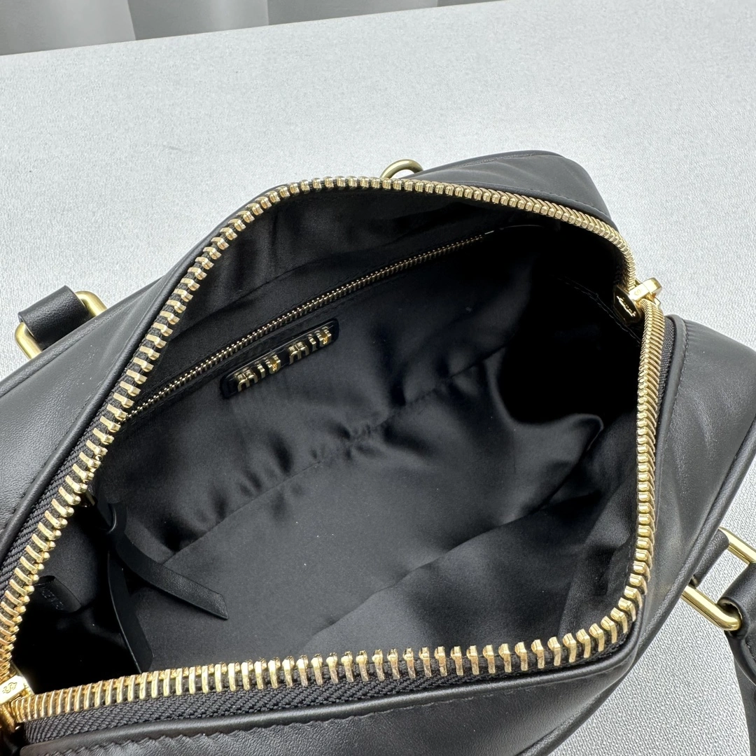Miu Miu Top Handle Bags Flexible 69542