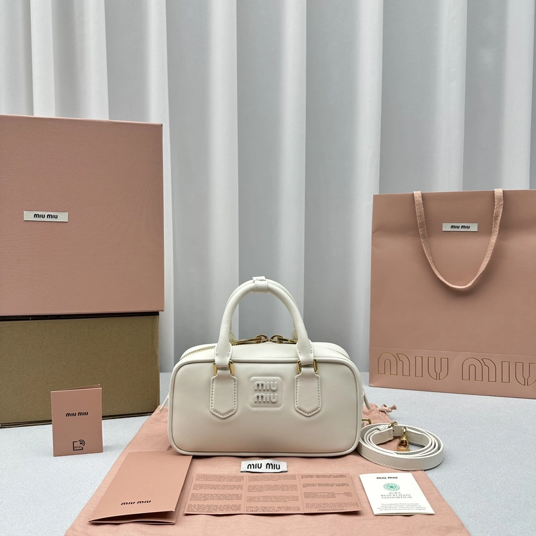 Miu Miu Top Handle Bags OnTrend 69501