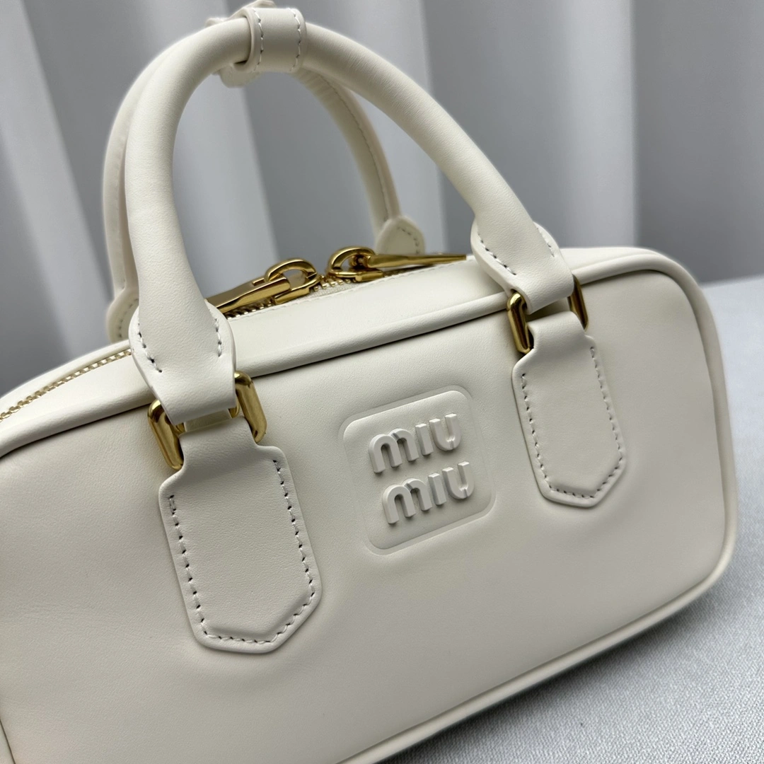 Miu Miu Top Handle Bags OnTrend 69501