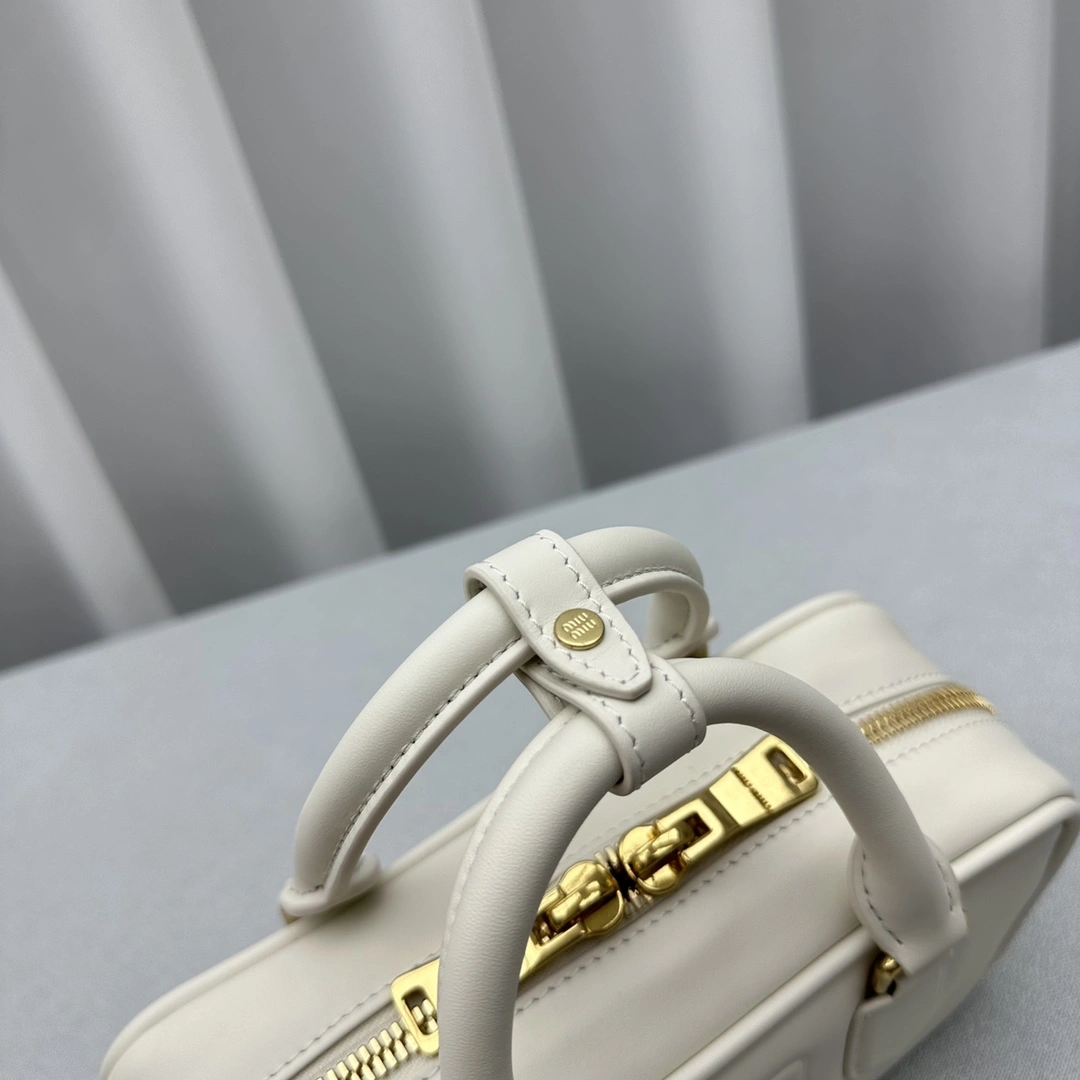 Miu Miu Top Handle Bags OnTrend 69501