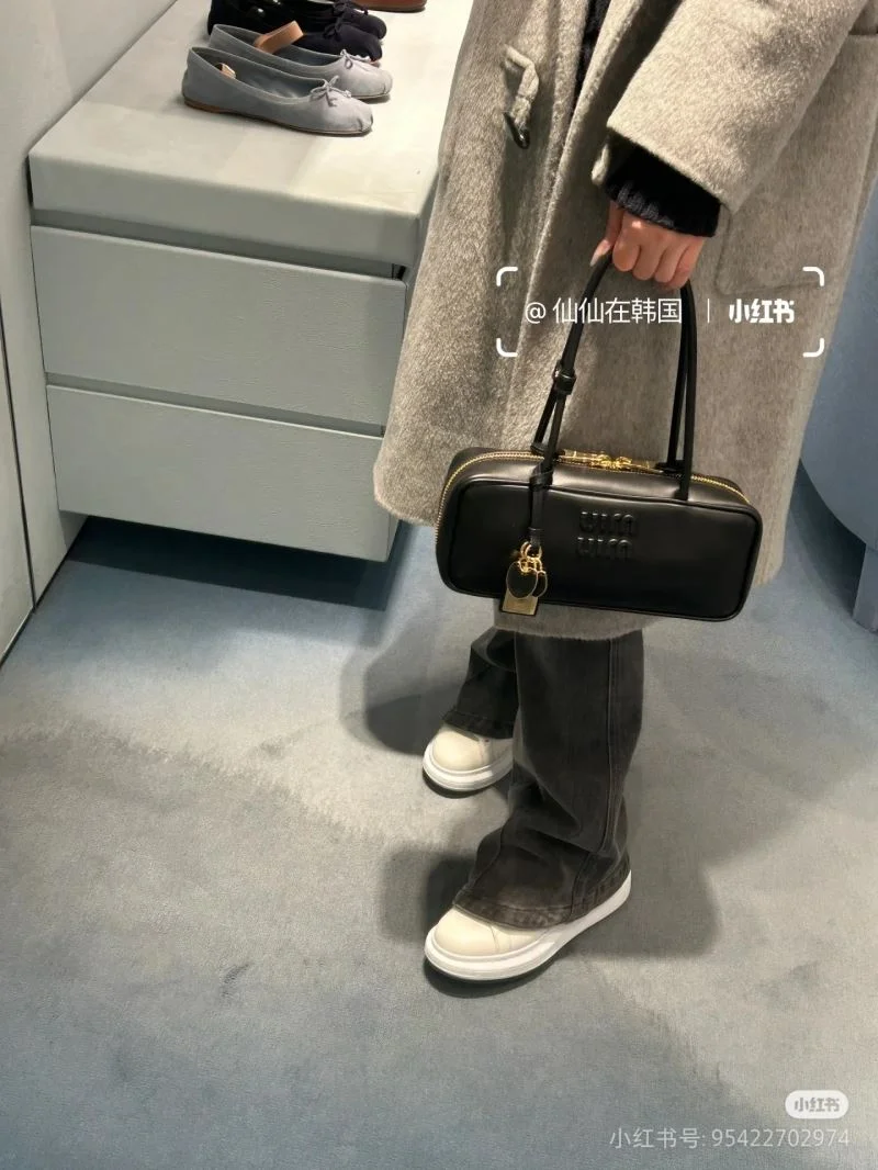 Miu Miu Top Handle Bags OnTrend 43506