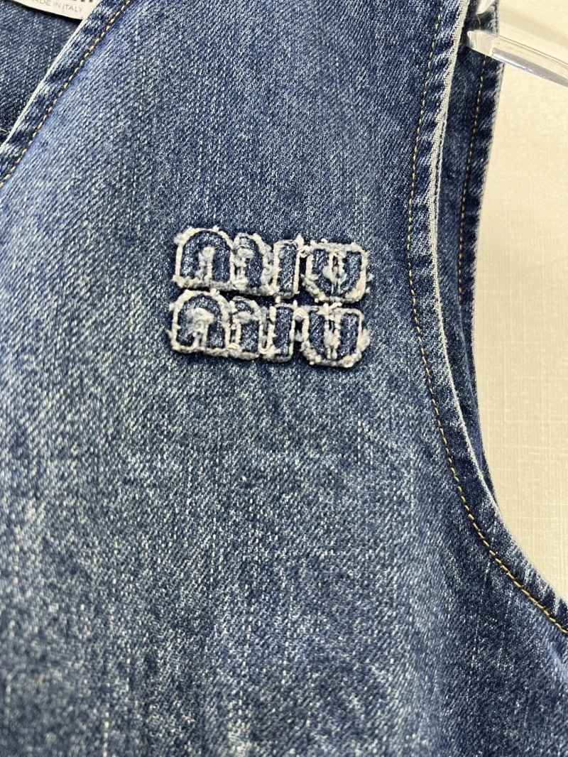 Miu Miu Vest Durable 150977