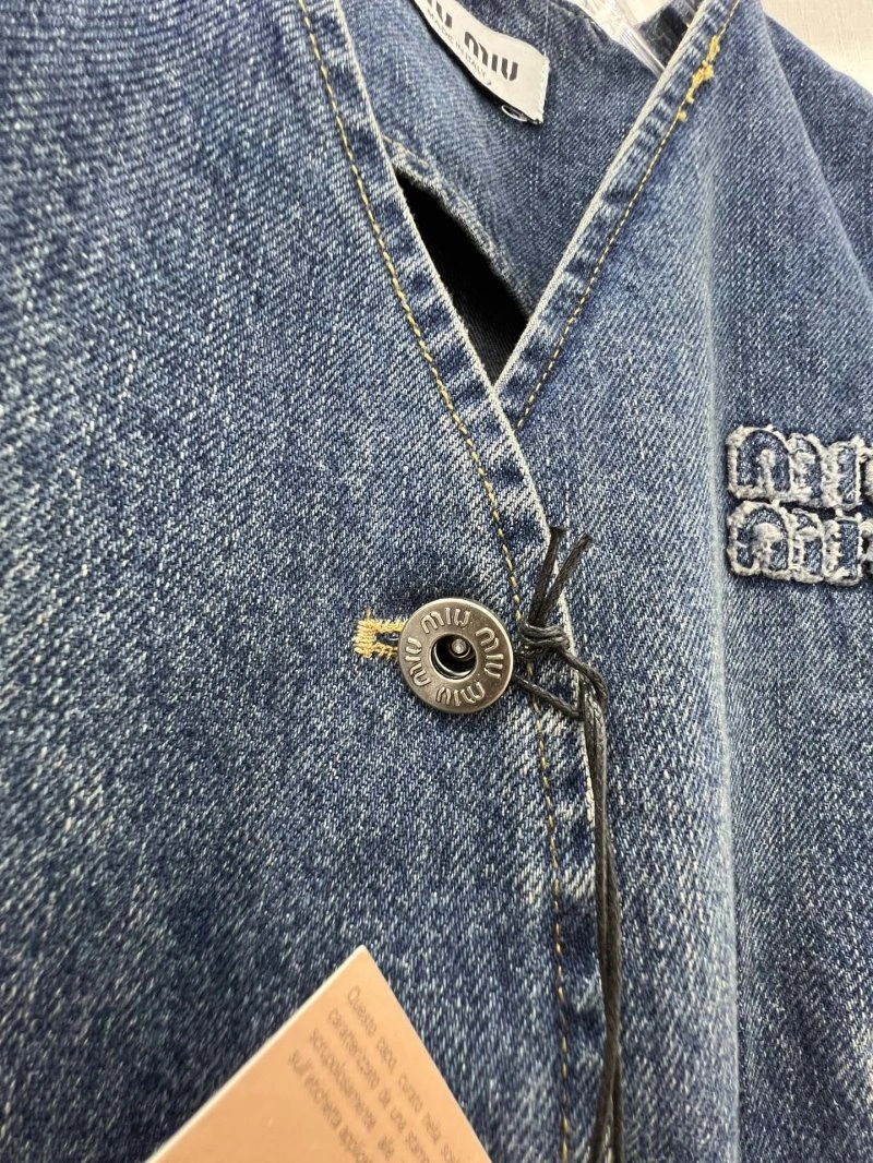 Miu Miu Vest Durable 150977