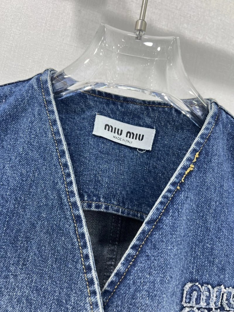 Miu Miu Vest Durable 150977