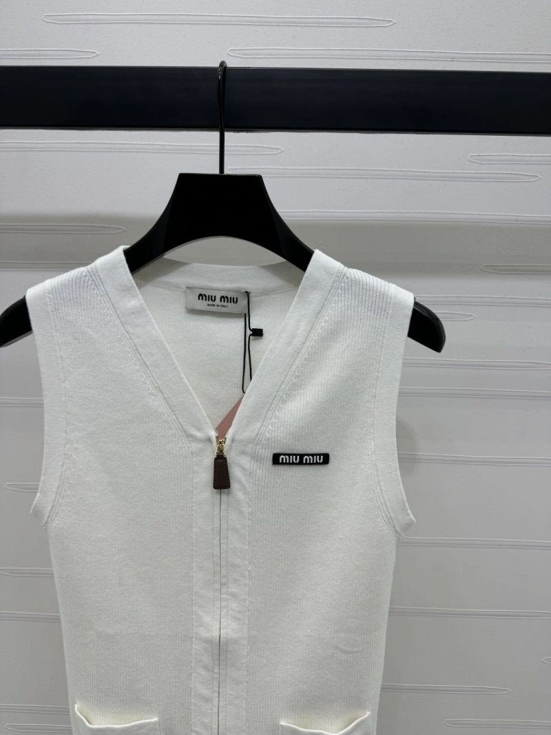 ComfortFit Miu Miu Vest 150949