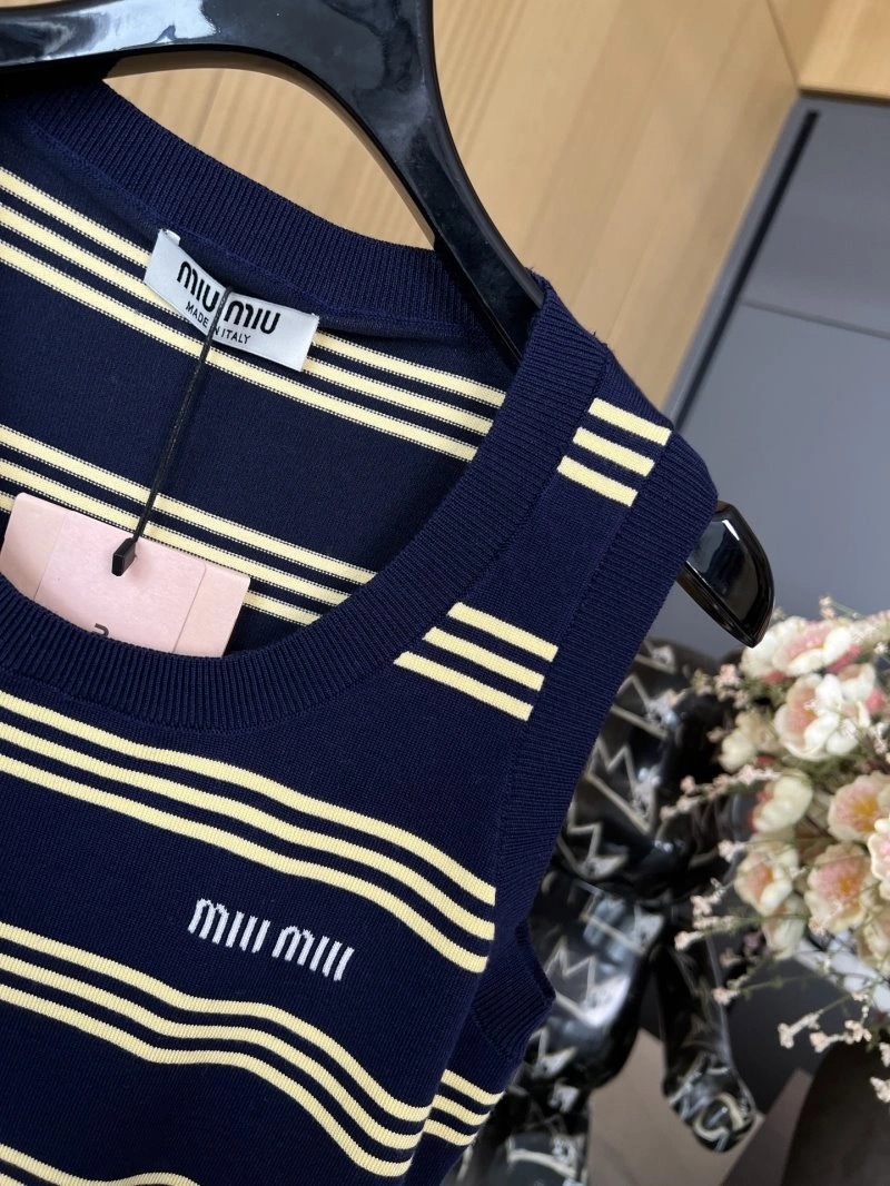 Miu Miu Vest Breathable 148385