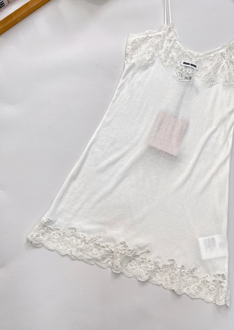 Versatile Miu Miu Vest 148337