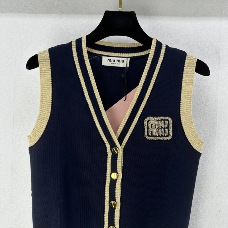 Miu Miu Vest WaterResistant 148334