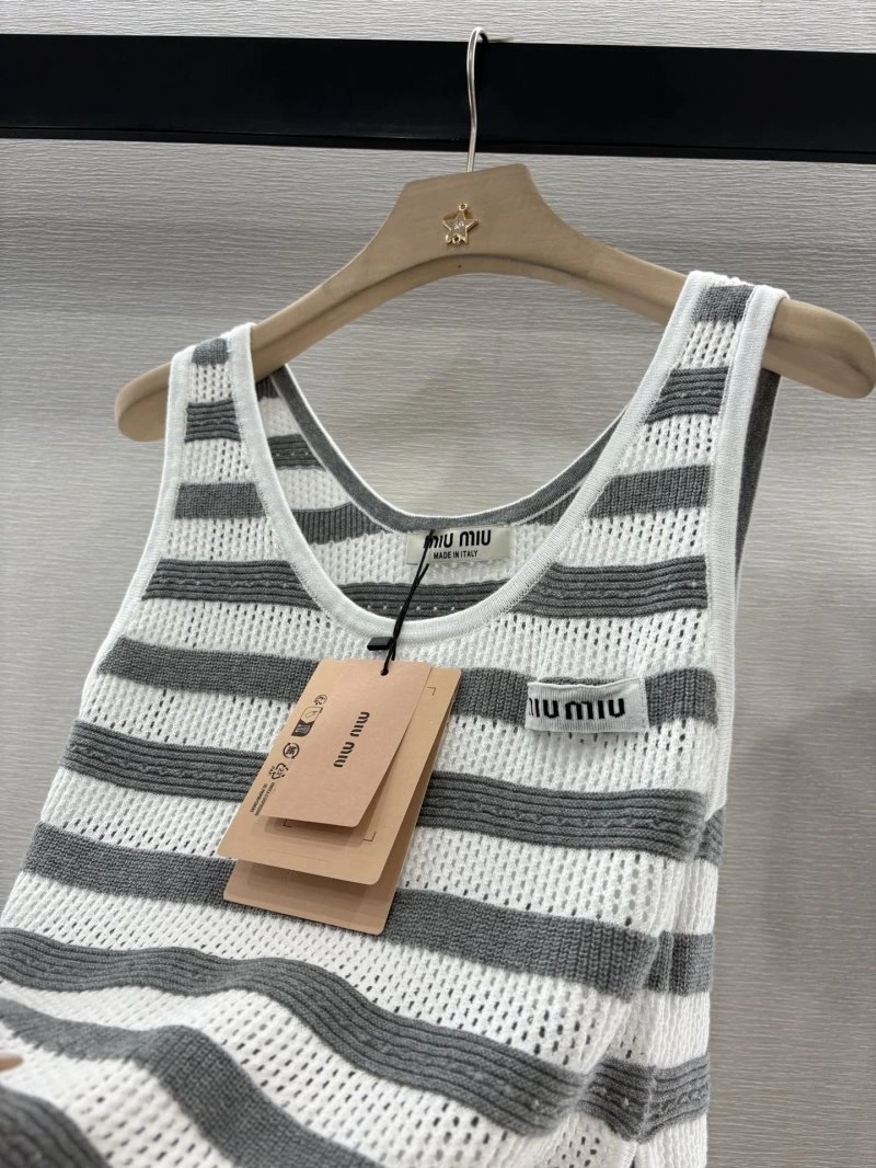 Miu Miu Vest ModernLook 154335