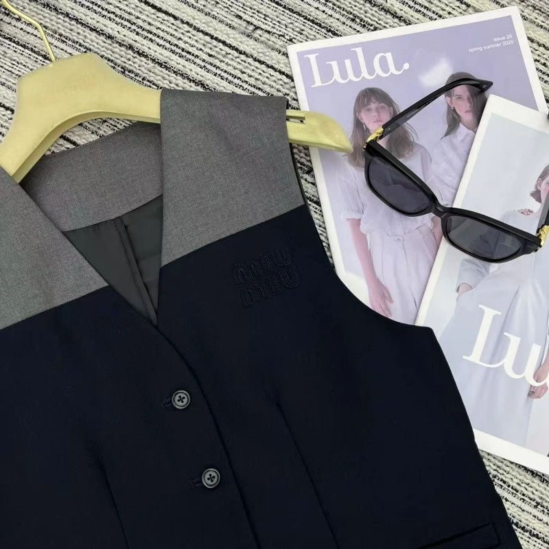 Miu Miu Vest Versatile 152953