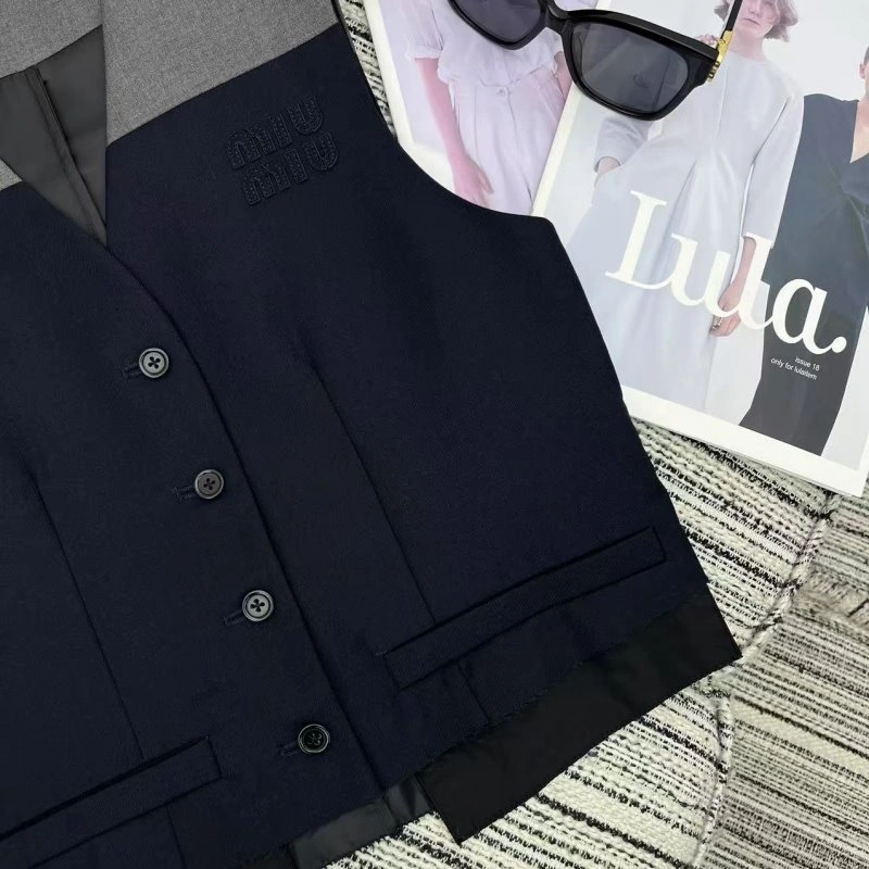 Miu Miu Vest Versatile 152953