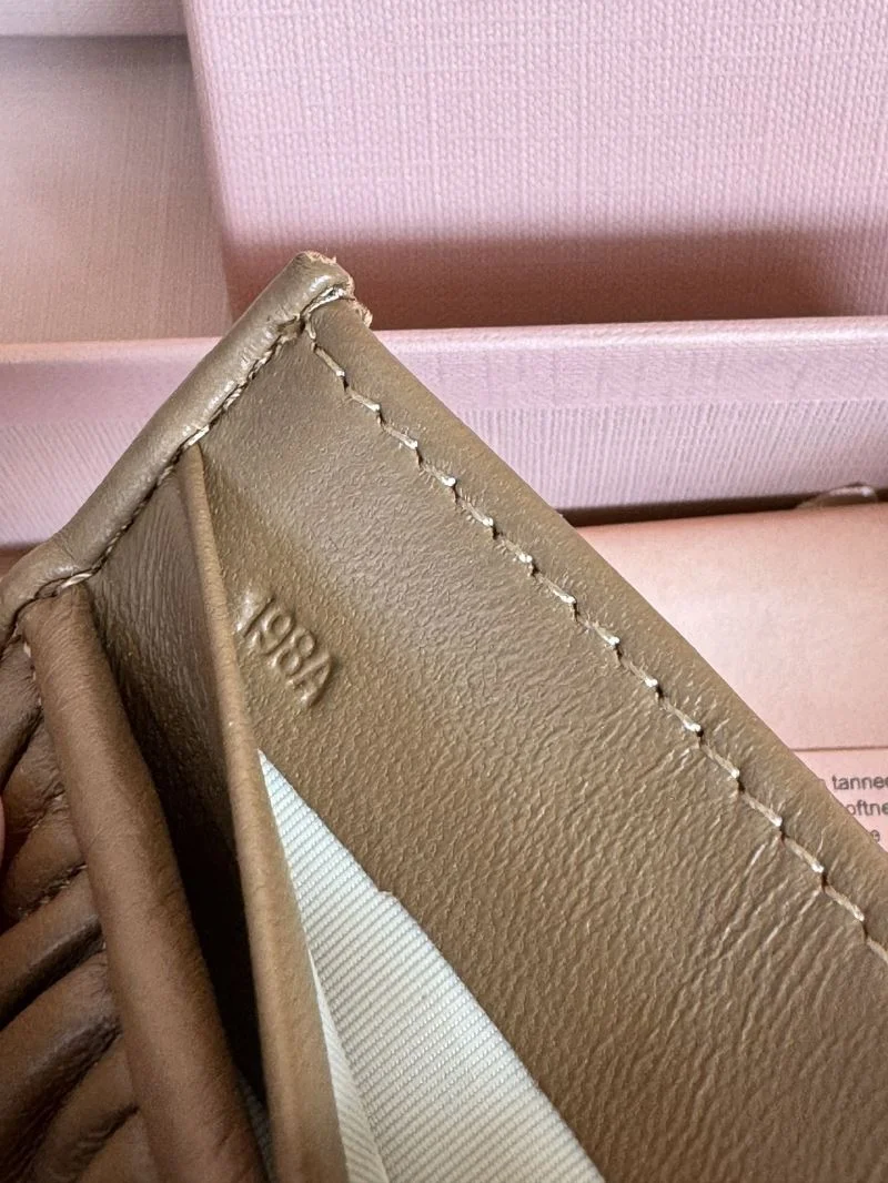 Sleek Miu Miu Wallets Purse 43677