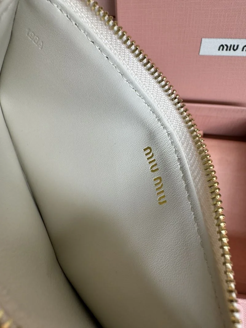 Vibrant Miu Miu Wallets Purse 43704
