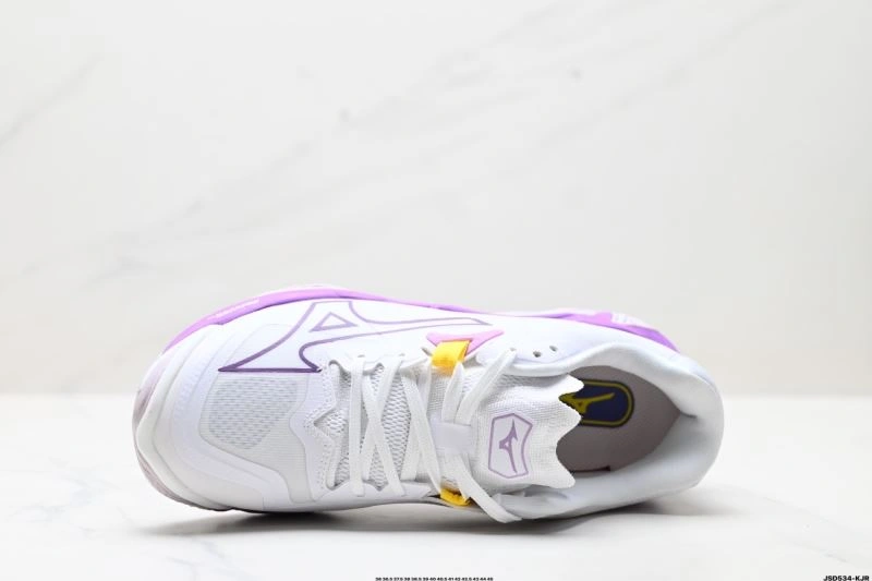 Sleek Mizuno Shoes 2332