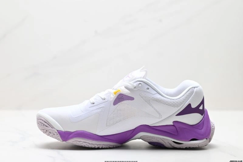 Sleek Mizuno Shoes 2332