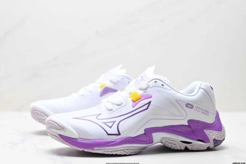 Sleek Mizuno Shoes 2332