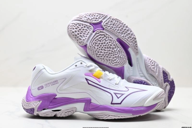 Sleek Mizuno Shoes 2332