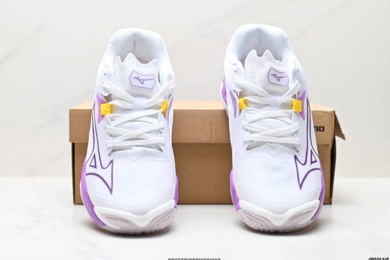 Sleek Mizuno Shoes 2332