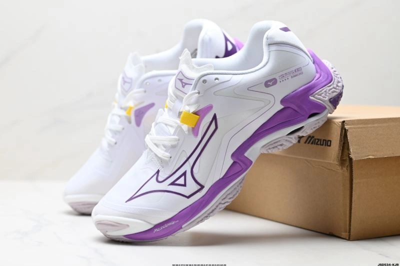 Sleek Mizuno Shoes 2332