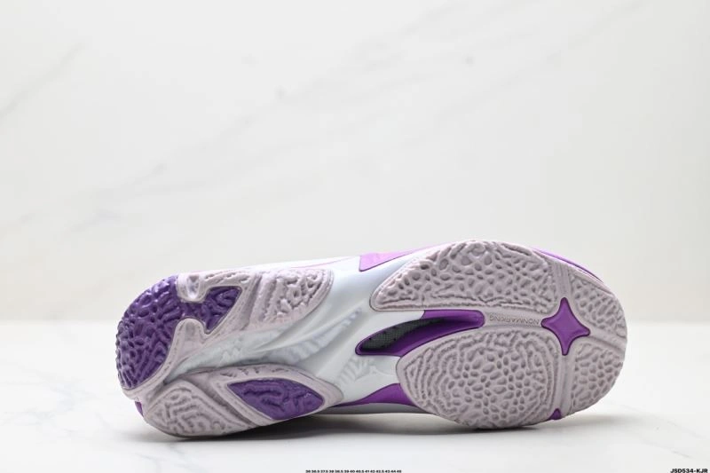 Sleek Mizuno Shoes 2332
