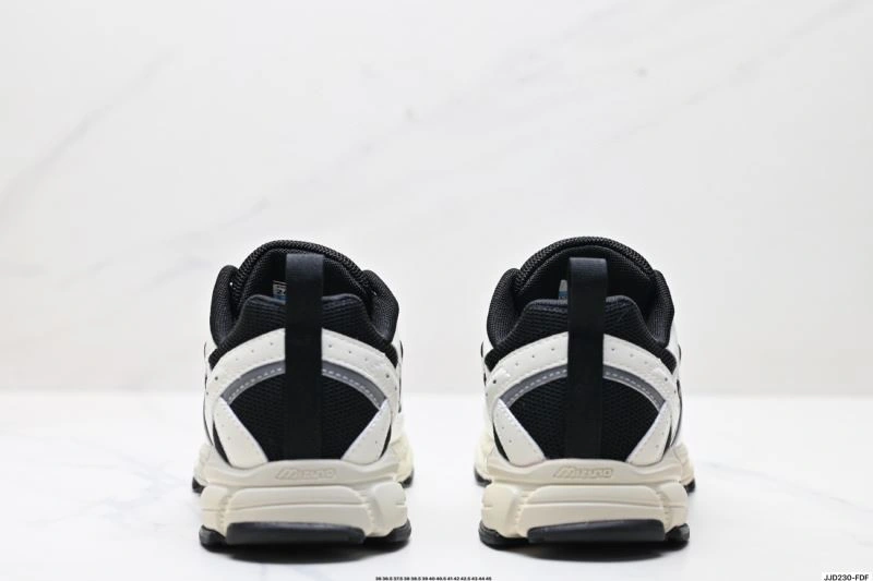 Popular Mizuno Shoes 2324