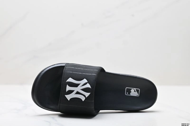 WellDesigned Mlb Sandals 2306