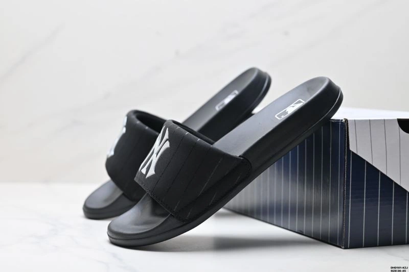 WellDesigned Mlb Sandals 2306