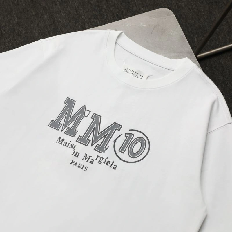UrbanChic Mmj T-Shirts 159063
