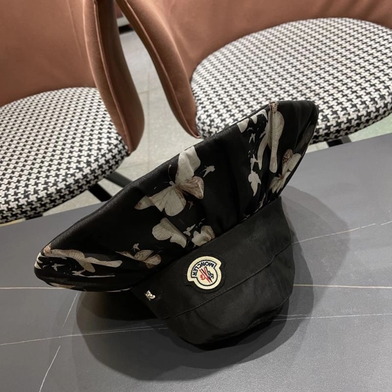 Moncler Caps Sophisticated 257455