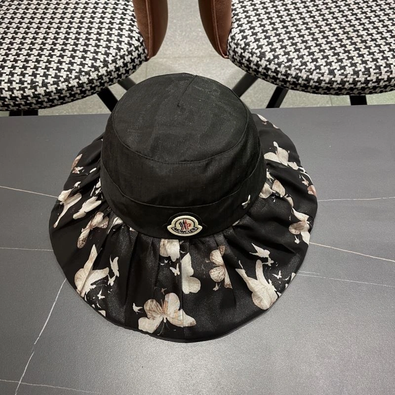 Moncler Caps Sophisticated 257455