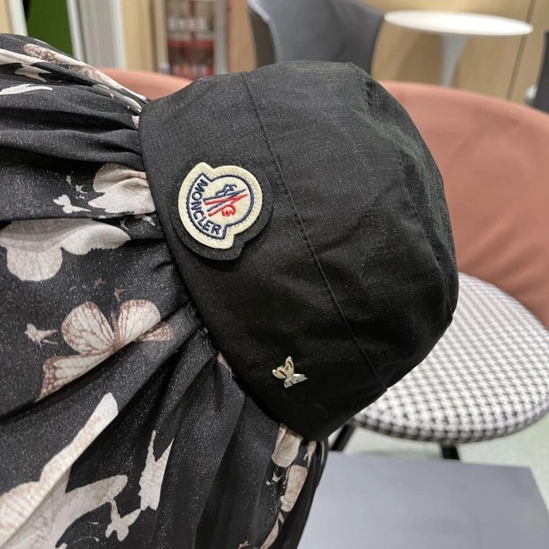 Moncler Caps Sophisticated 257455