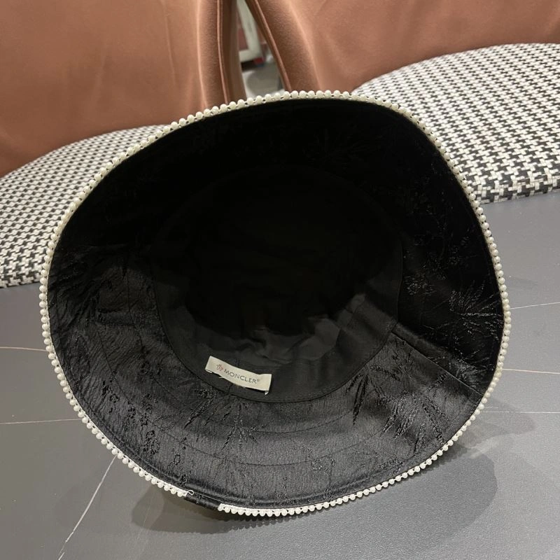 Moncler Caps Modern 257446