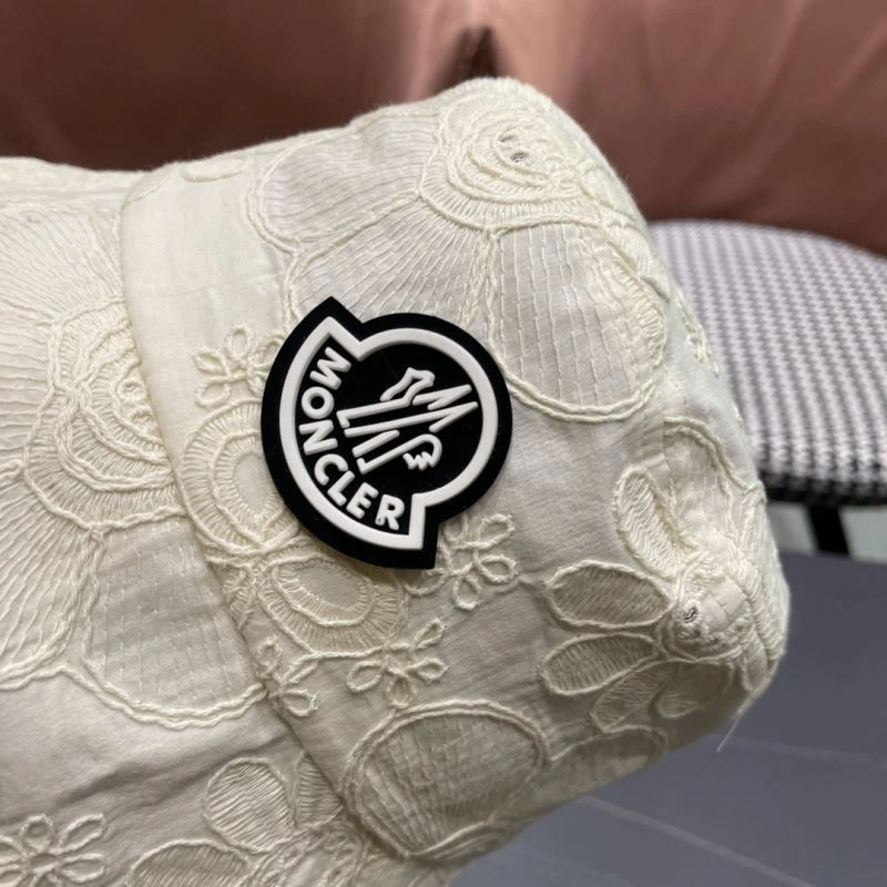 Sporty Moncler Caps 257391