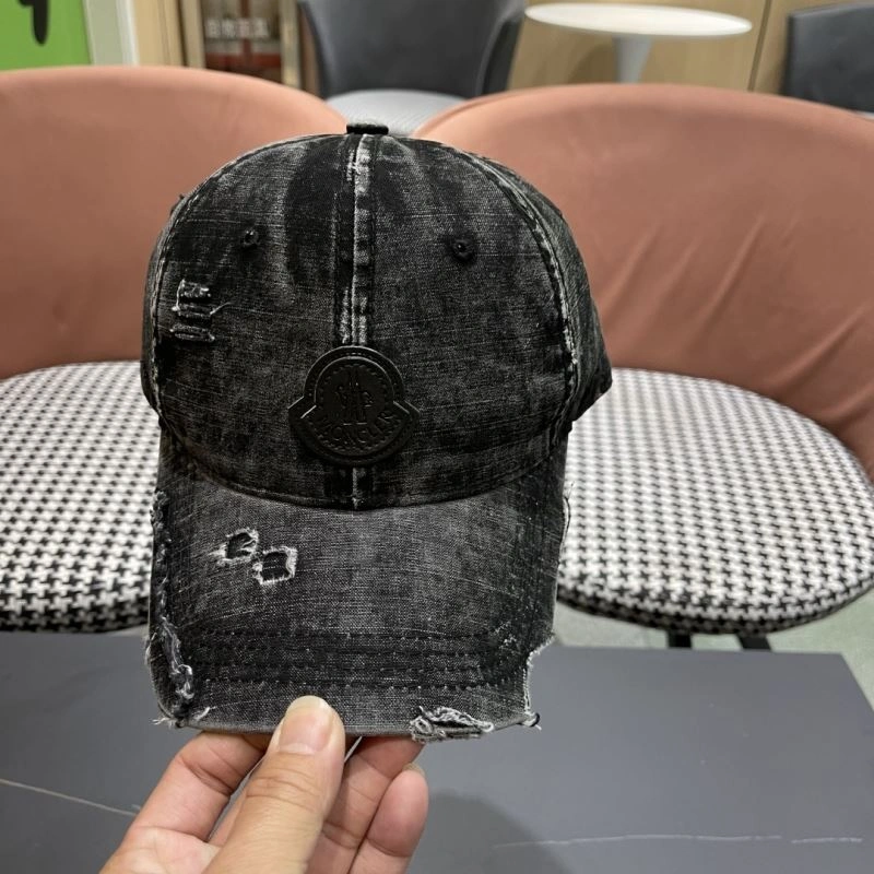 Moncler Caps Lightweight 257349