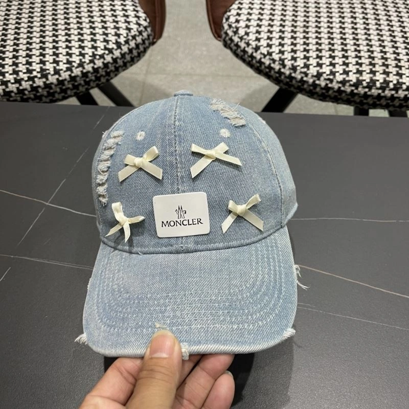 Versatile Moncler Caps 257372