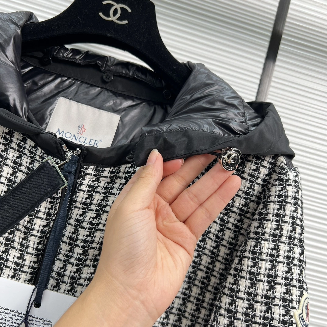 Moncler Down Jackets EasyMatch 146703