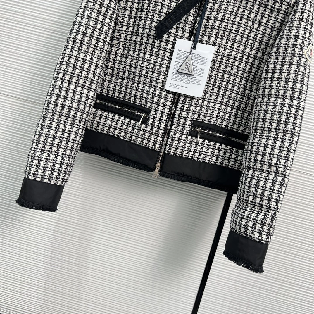 Moncler Down Jackets EasyMatch 146703