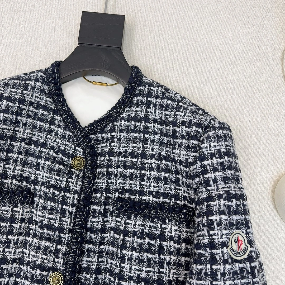 Moncler Down Jackets EasyMatch 146689