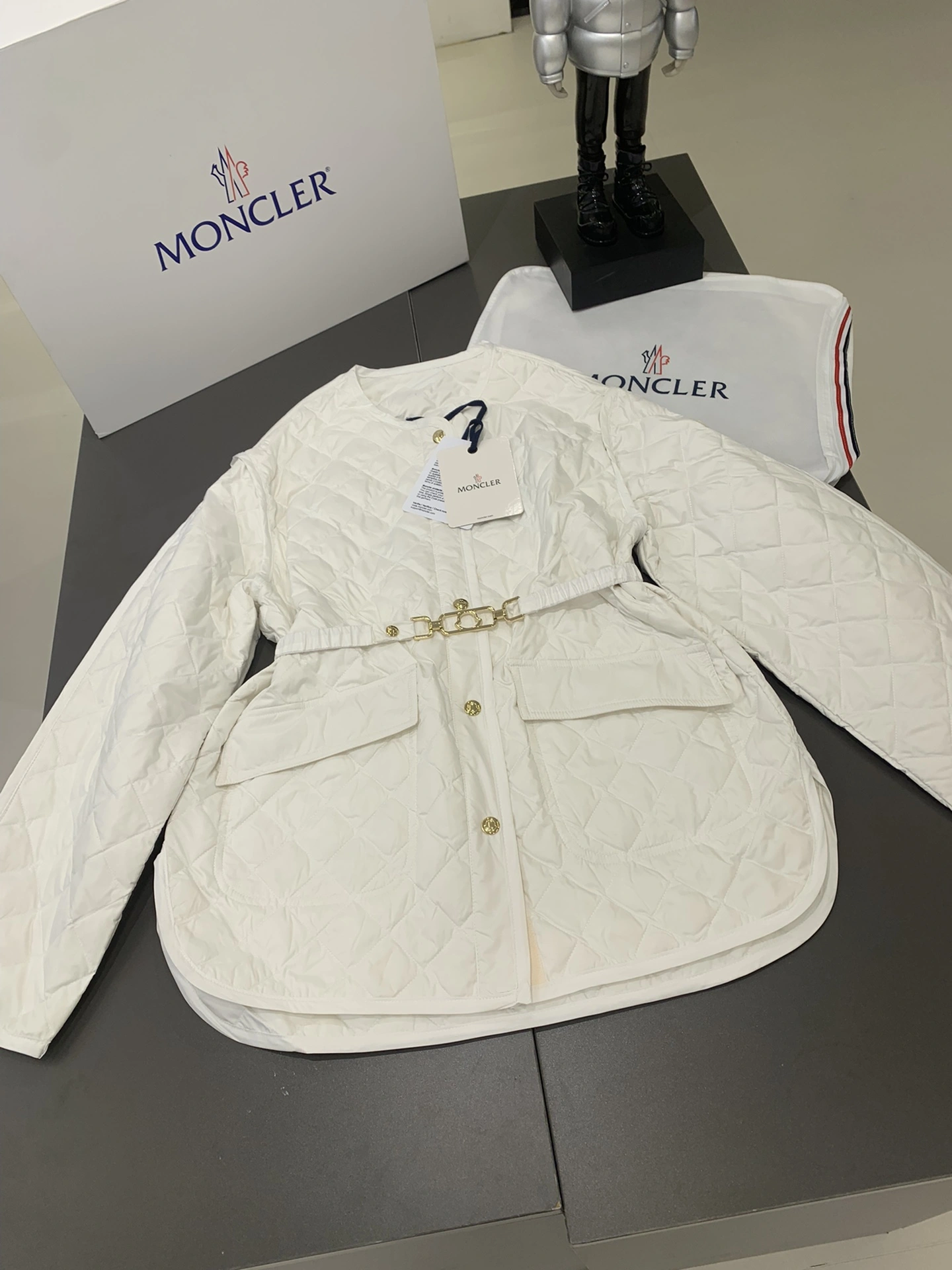 Moncler Down Jackets HighQuality 146686