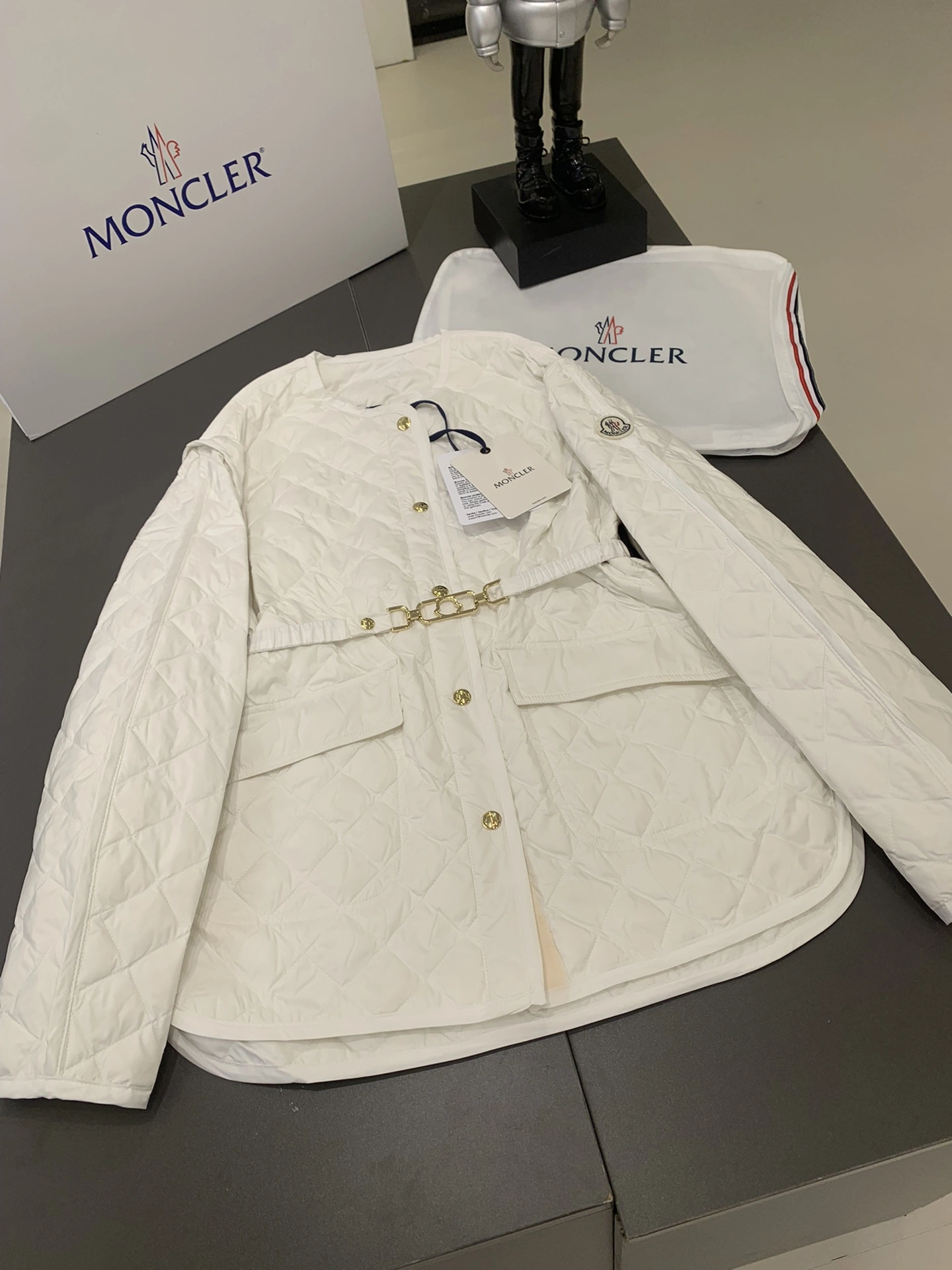 Moncler Down Jackets HighQuality 146686