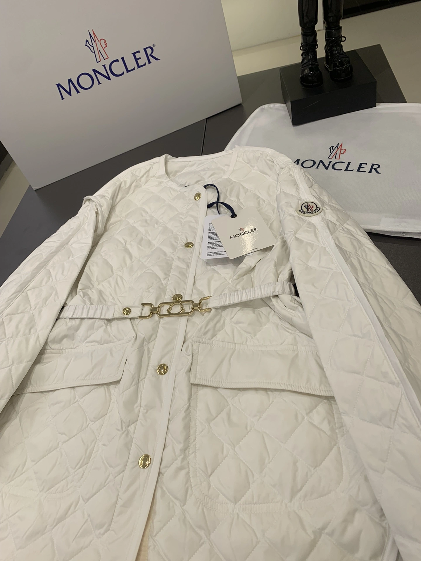 Moncler Down Jackets HighQuality 146686