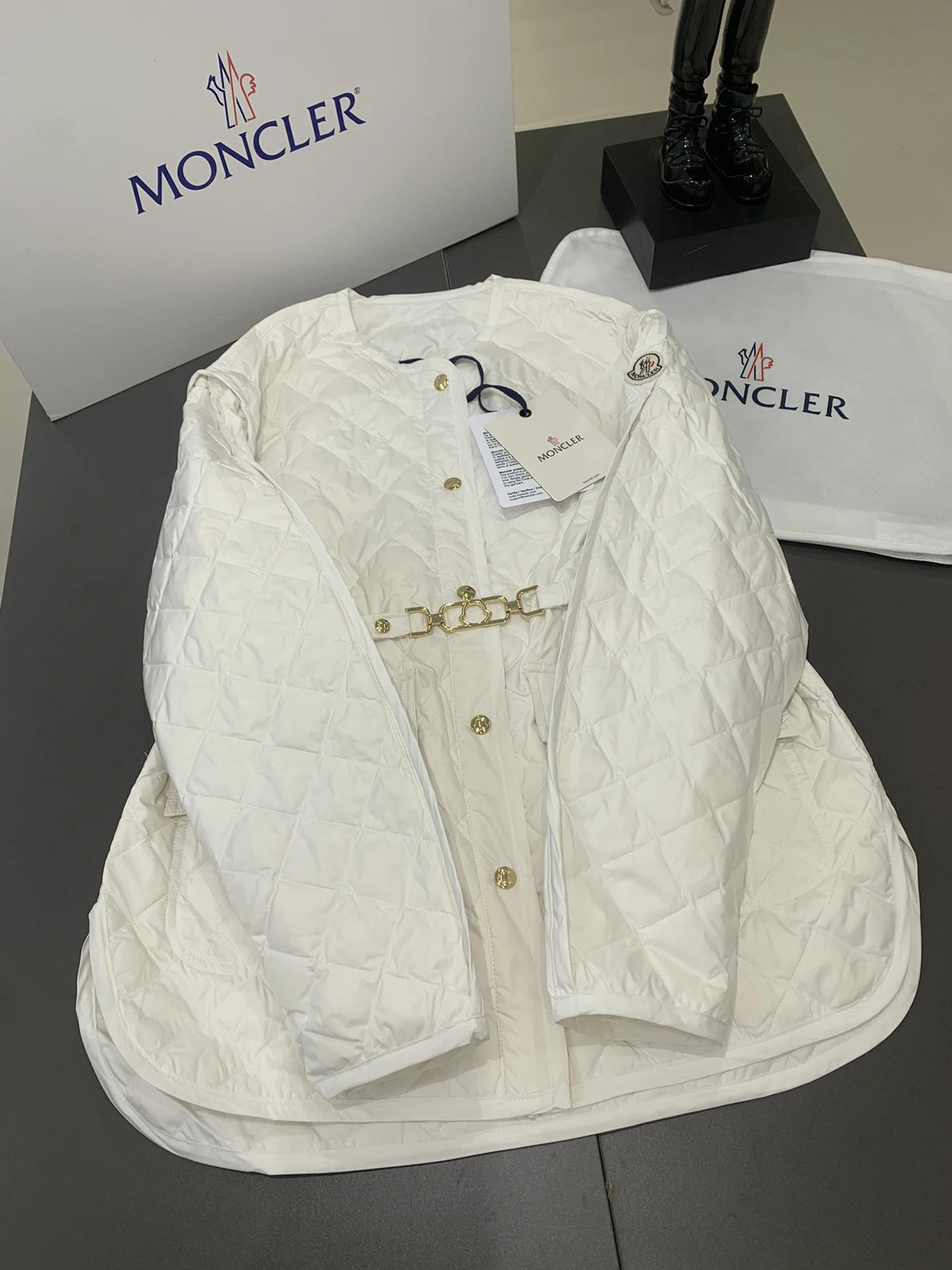Moncler Down Jackets HighQuality 146686