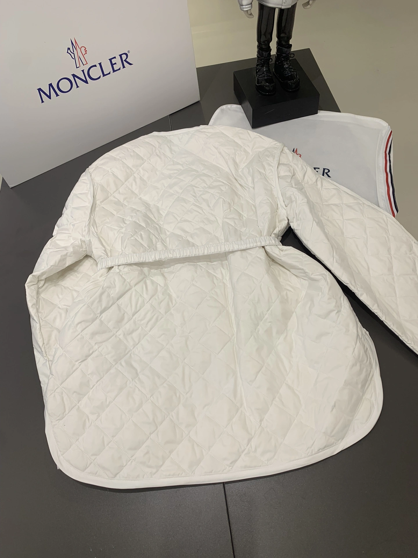 Moncler Down Jackets HighQuality 146686
