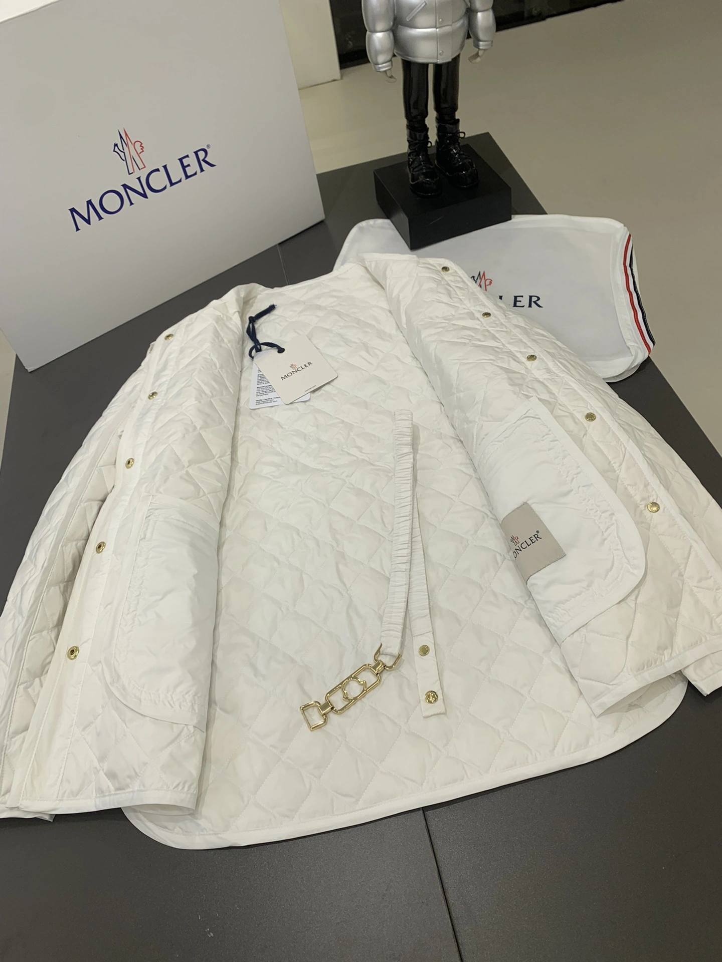 Moncler Down Jackets HighQuality 146686